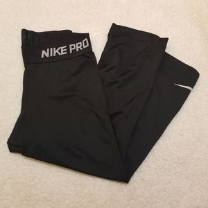 NIKE PRO Capris